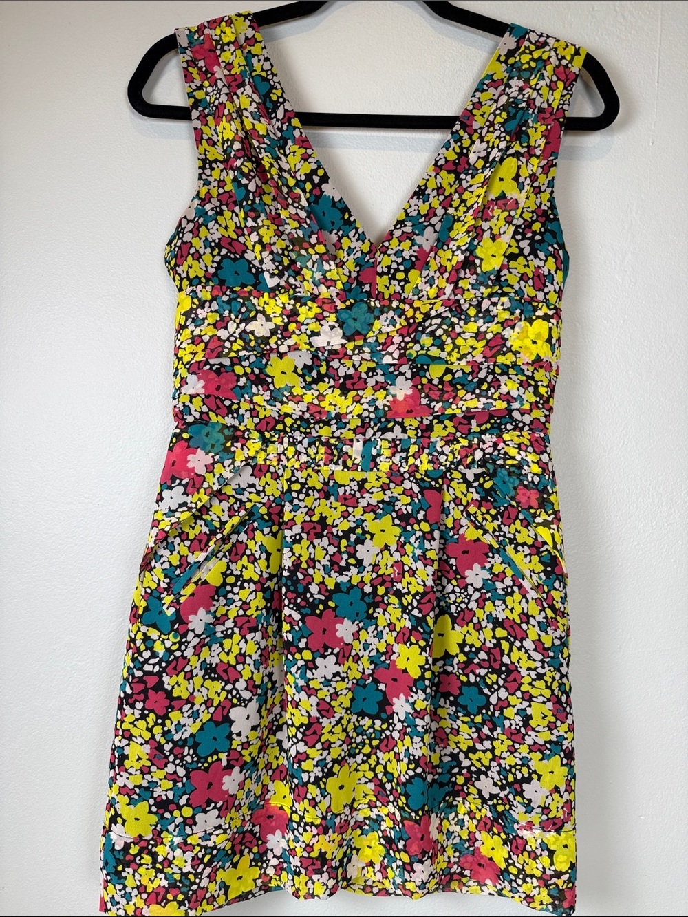 BCBGeneration Bright Floral V-Neck Mini Dress Neon Pink Yellow Y2K